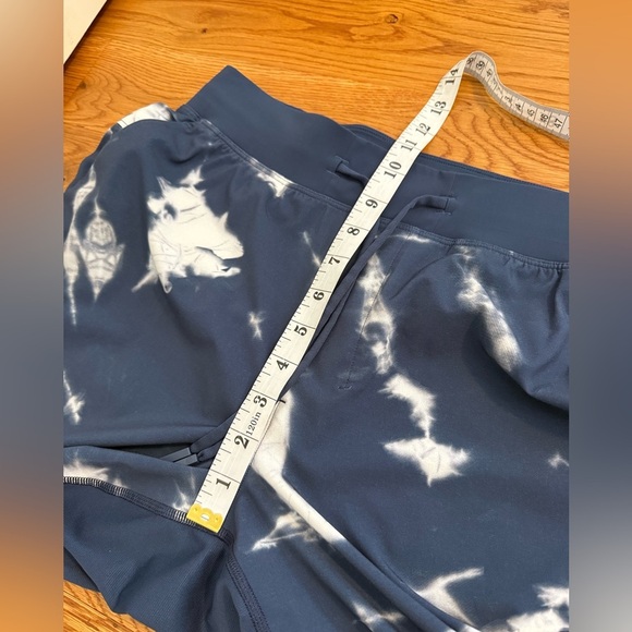 Lululemon T.H.E. Linerless Short 9" Indigo Ice Print Blue Multi Size Small Mens - Picture 9 of 13